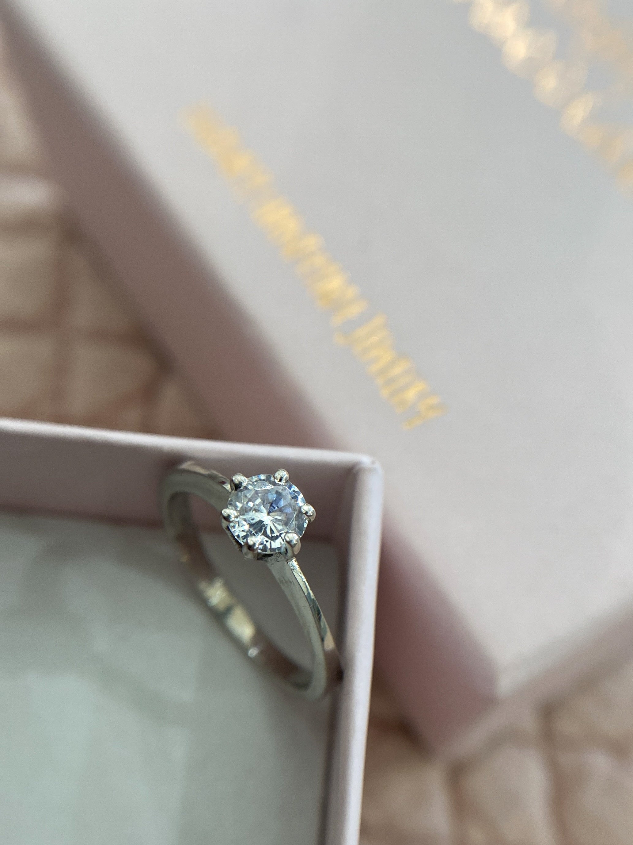 ANELLO SOLITARIO 6 GRIFFES PIETRA BIANCA MISURA 12