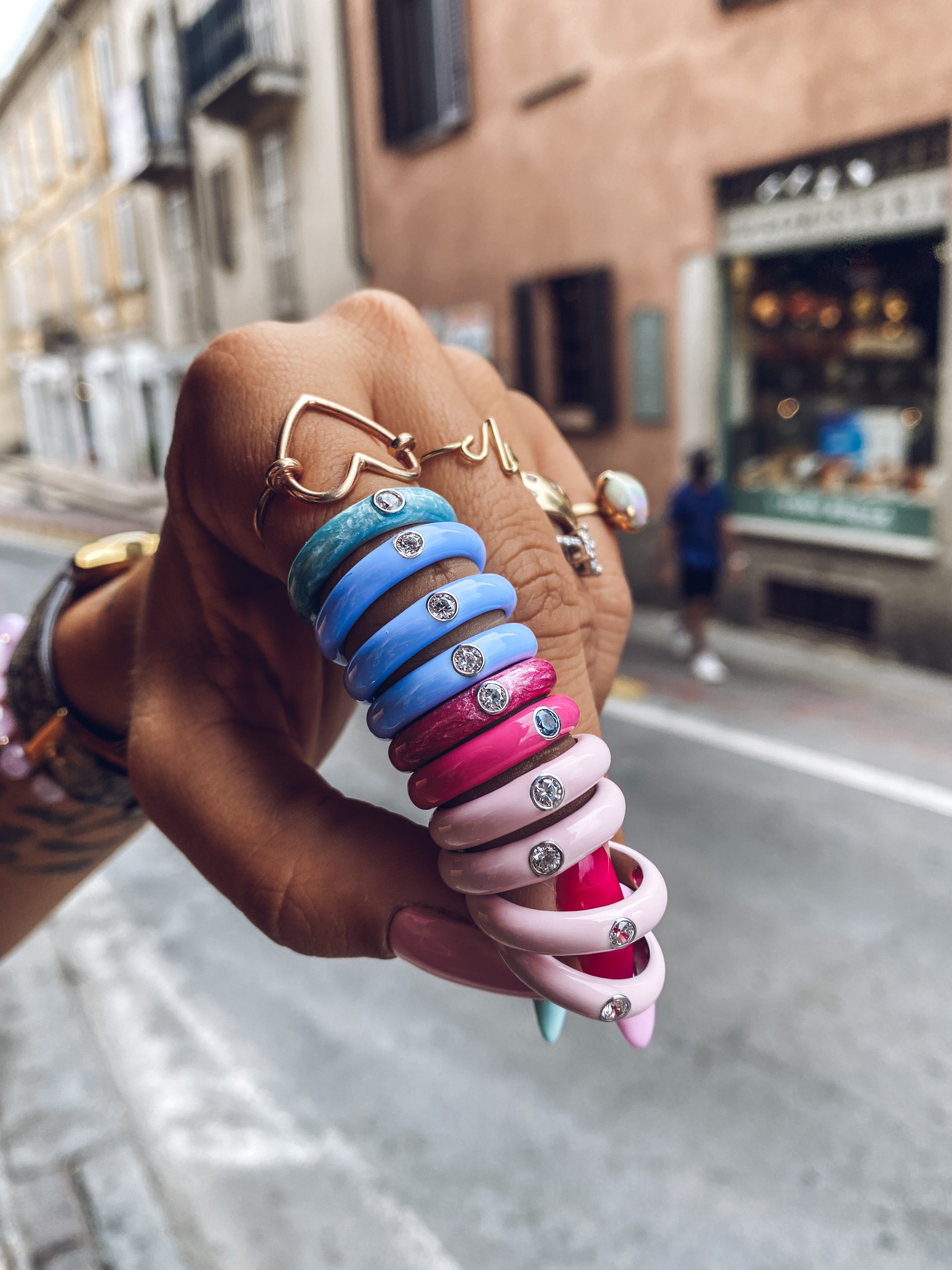 Enamelled rings